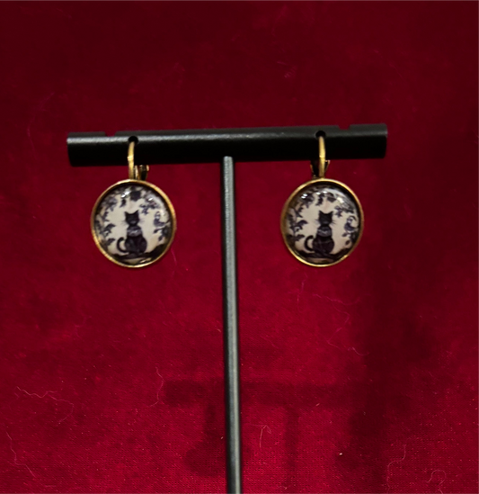Chic Vintage Cat Design Earrings